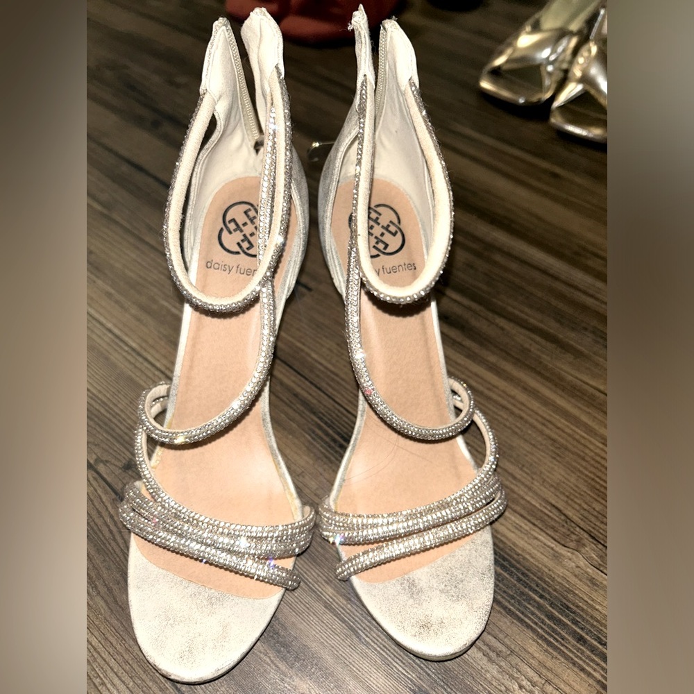 White gold / silver diamonds strappy heel